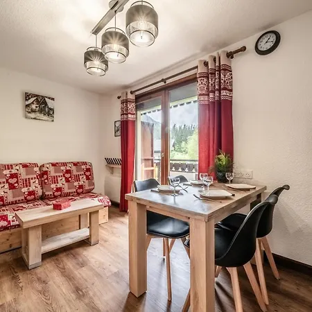 Les Avenieres Apartment *
