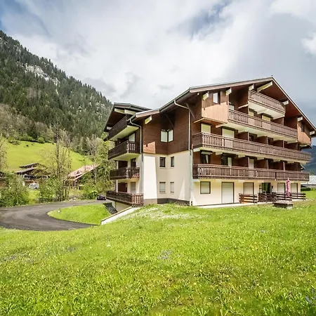 Les Avenieres Apartment *